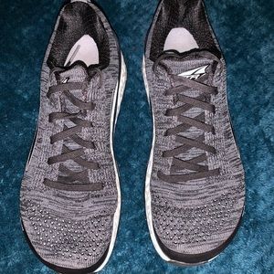 Women’s size 8.5 Altra Paradigm running shoe.